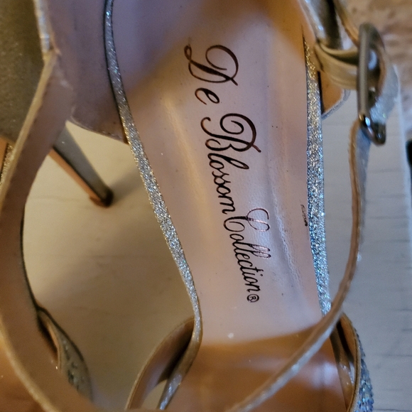 Silver Sparkle DE BLOSSOM COLLECTION rhinestone sizs 7.5 heels - Picture 4 of 6